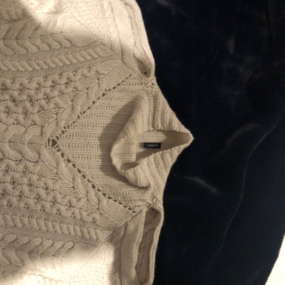 Marciano sweater with peek-a-boo shoulders - Picture 5 of 5